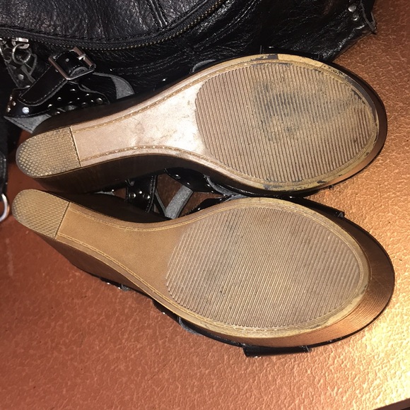 STEVE MADDEN STUDDED PLATFORMS - Picture 8 of 11